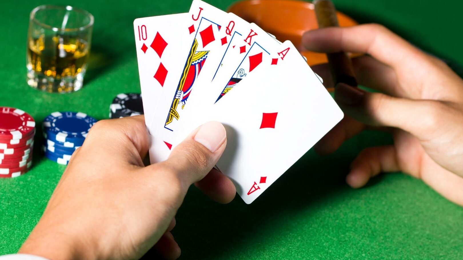 el secreto para echar las cartas de poker como un profesional