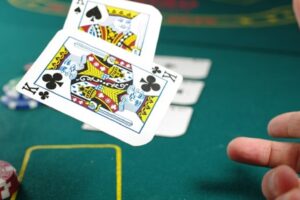 Poker con Cartas Abiertas: Estrategias para el Éxito