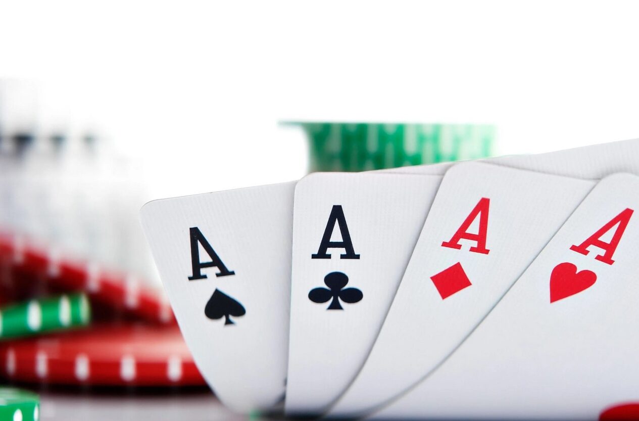 que significa tener 4 cartas iguales en poker todo lo que debes saber